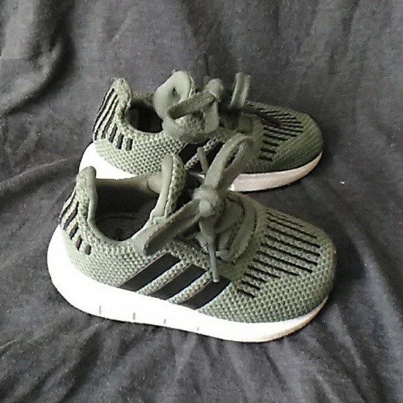 one pair of size 5 toddler Adidas - Picture 3 of 3
